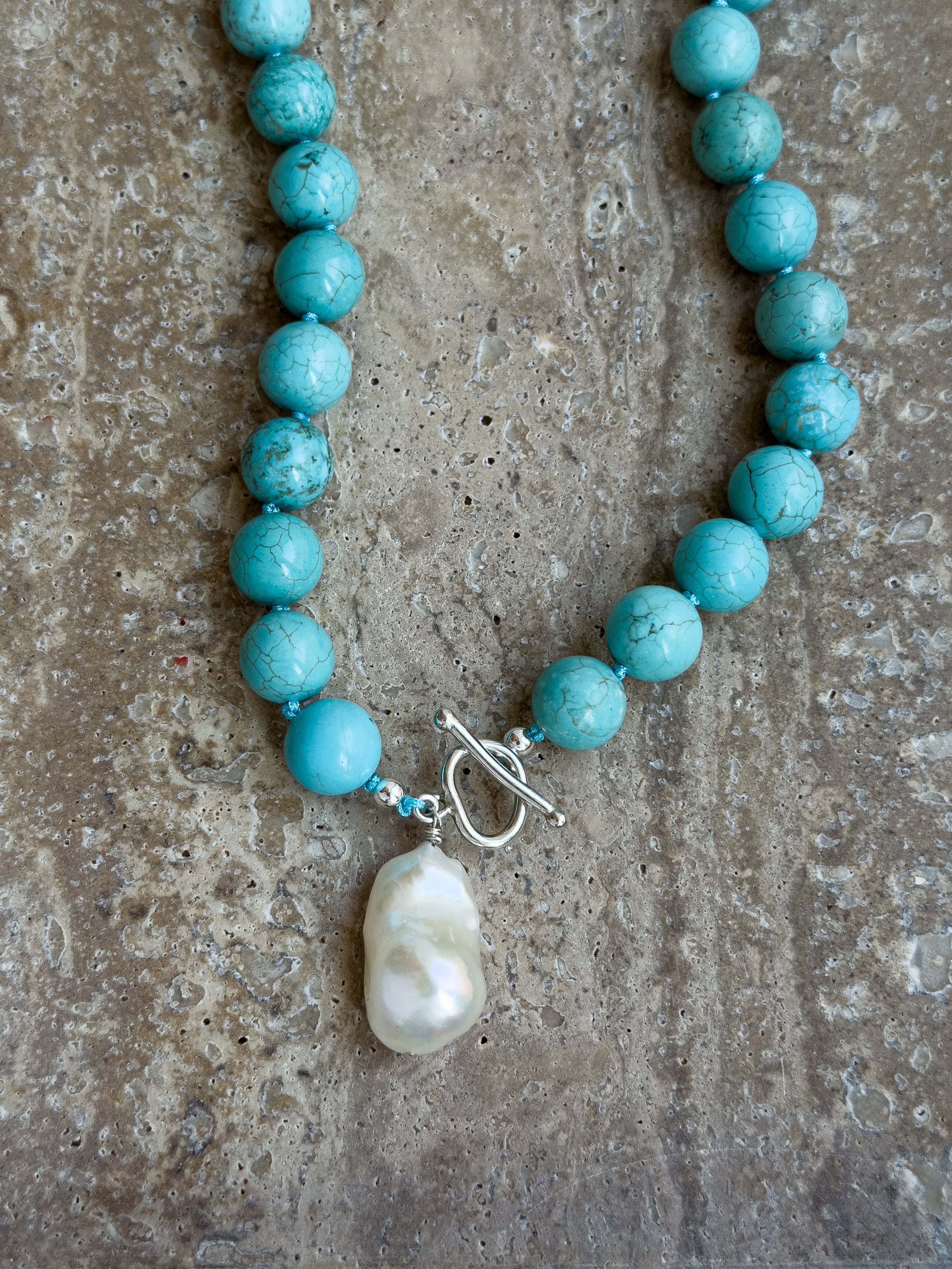 Tammy Necklace – Turquoise Howlite & Freshwater Pearl