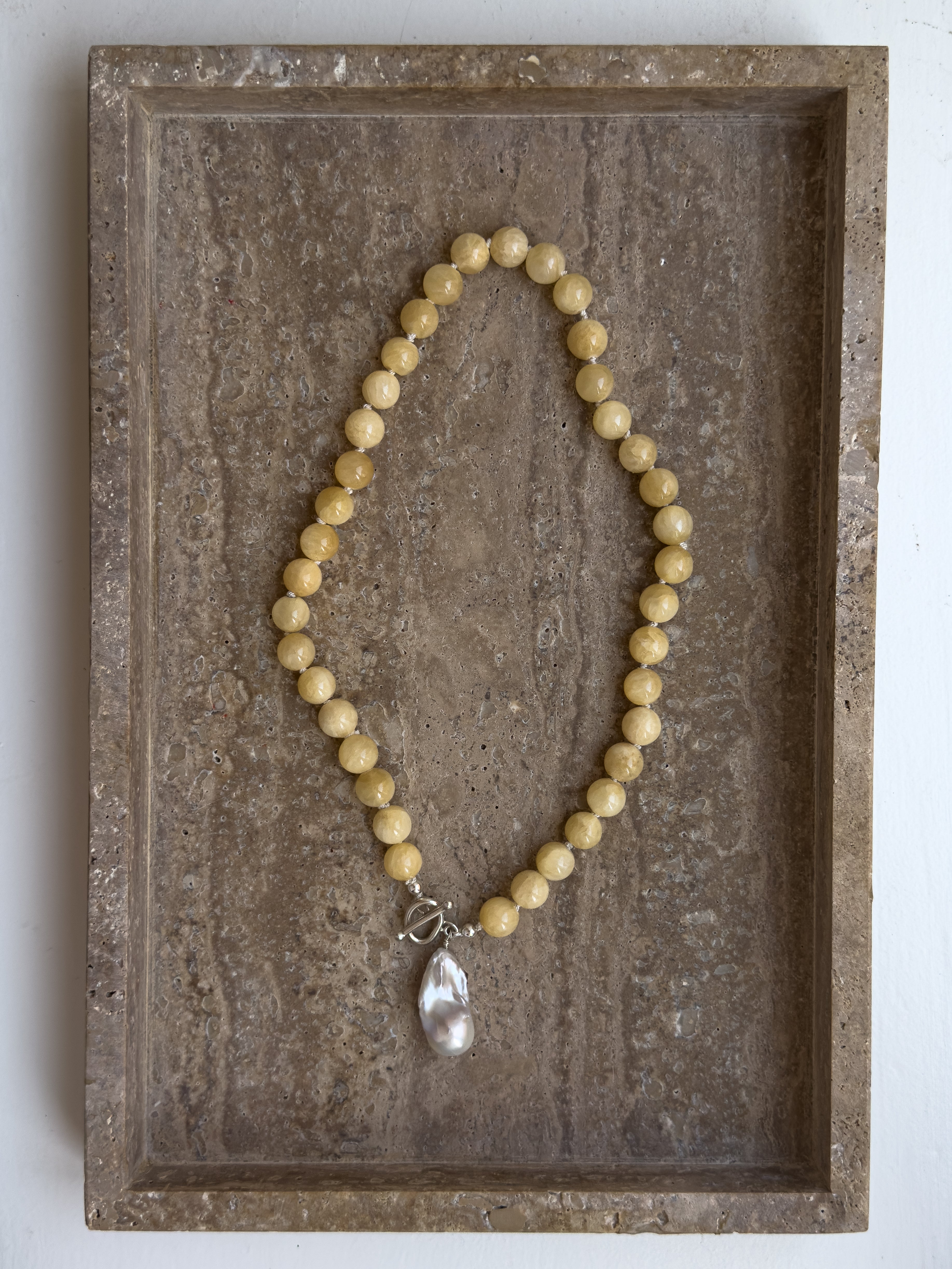 Sonni yellow jade and freshwater pearl sterling silver necklace – OYSTER BAY