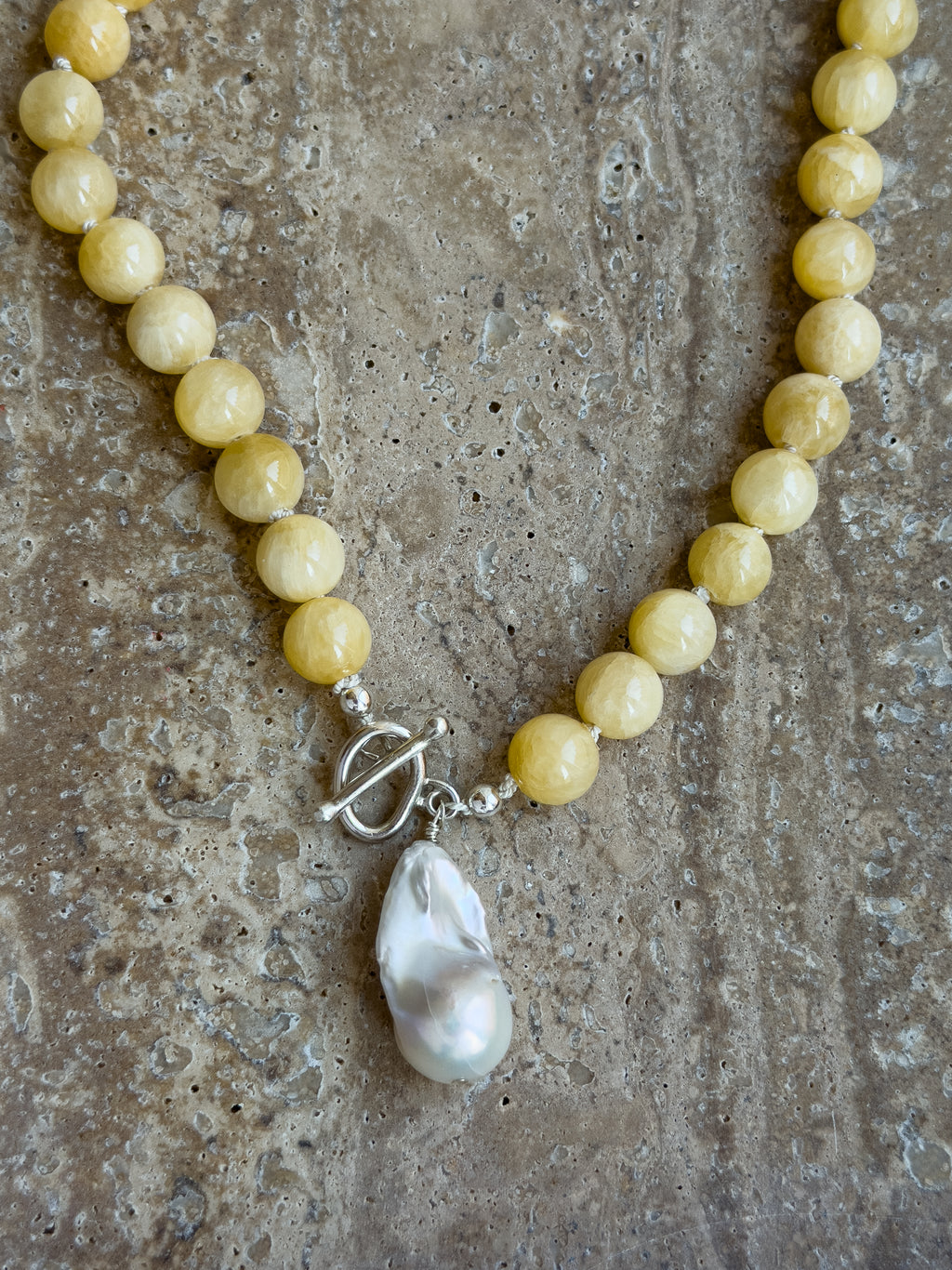 Sonni Necklace – Yellow Jade & Freshwater Pearl