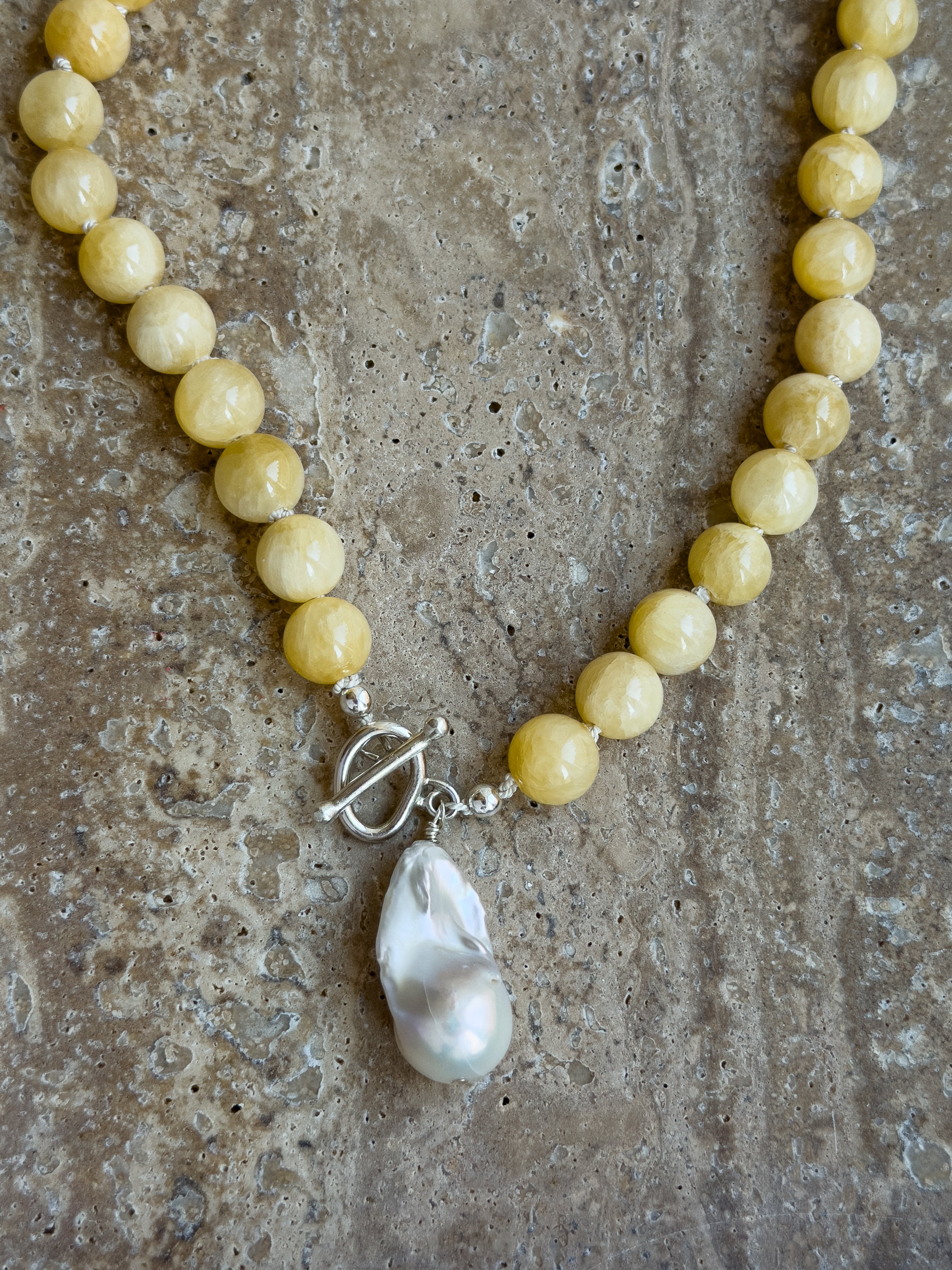 Sonni Necklace – Yellow Jade & Freshwater Pearl