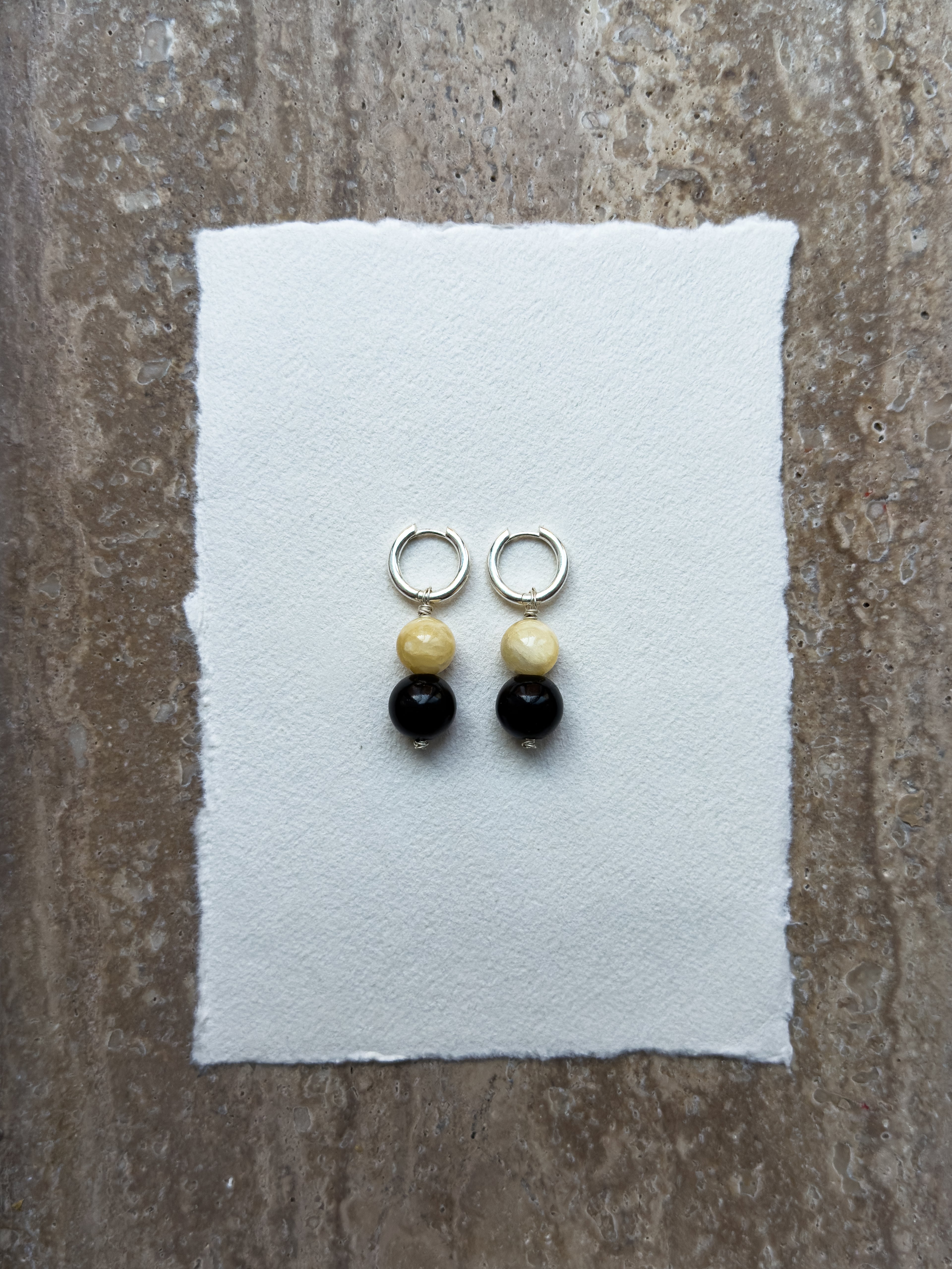 Bee black onyx and yellow jade hoop earrings – OYSTER BAY